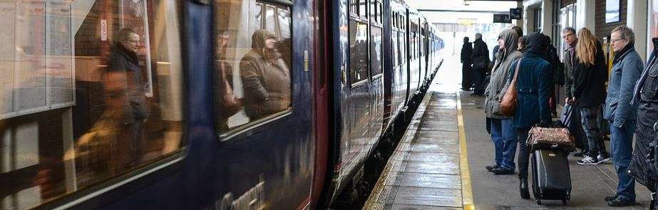 estaciones de ferrocarriles y vehículos